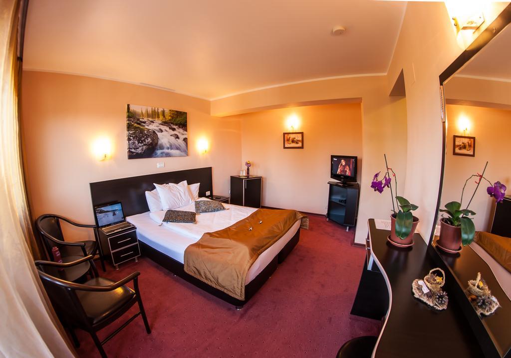 Hotel Carpatic Predeal Pokoj fotografie